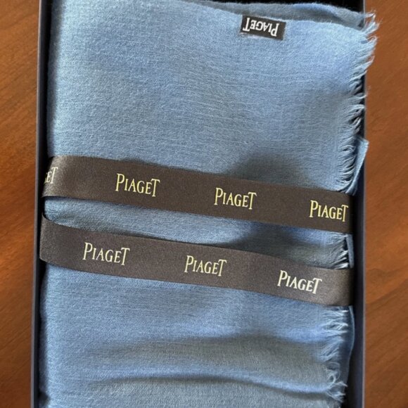 PIAGET EXCLUSIVE VIP GIFT CASHMERE SCARF MADE IN FRANCE BLUE. - Picture 5 of 7